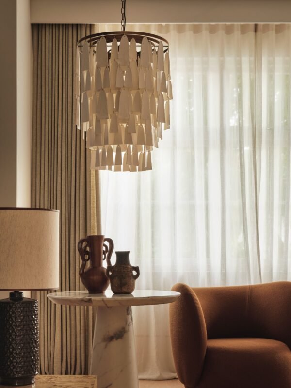 Kaolin - 4 light tiered bronze and porcelain chandelier - Image 2